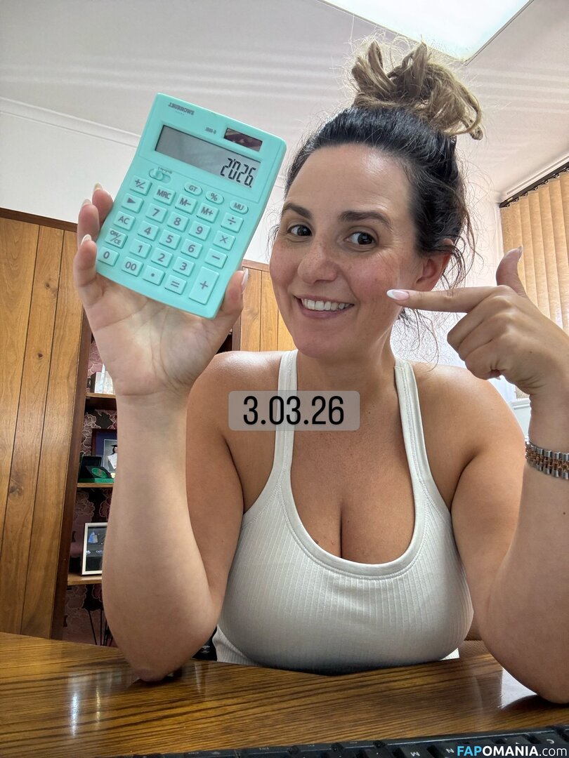 MILF Online Accountant / Miriam Holme / miriamholme ヌード OnlyFans  流出写真 #18
