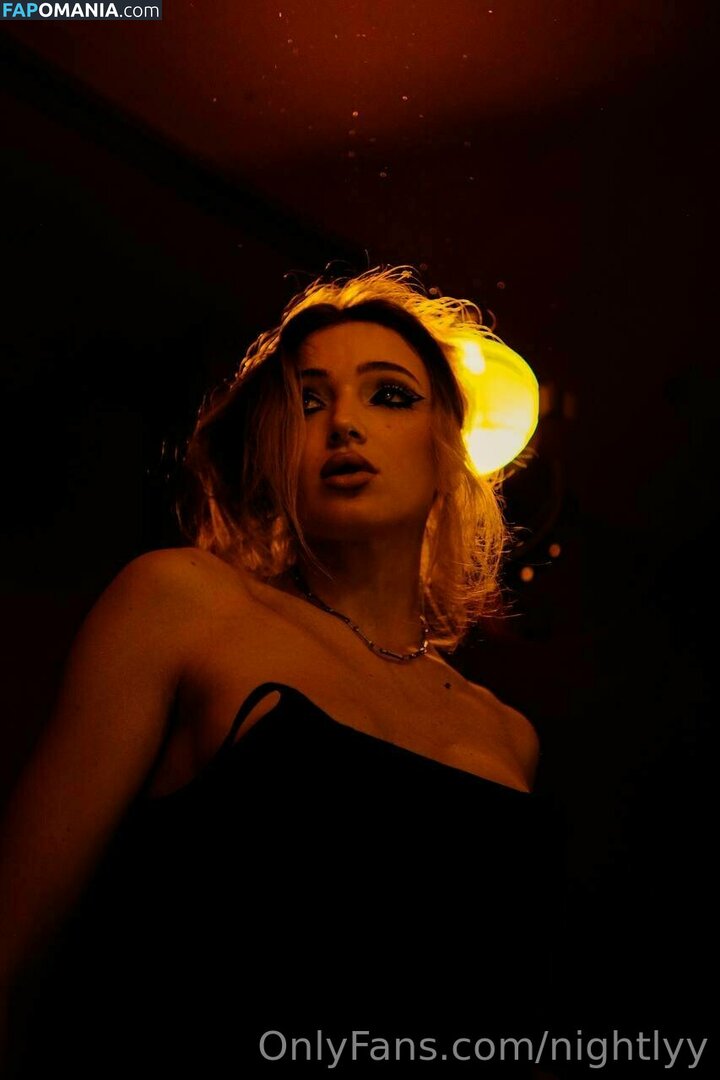 elara_moonq / nightly / nightlyy ヌード OnlyFans  流出写真 #2