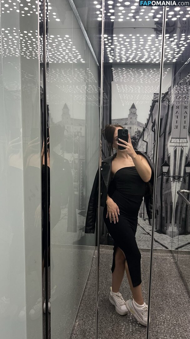 eminkarosikova / emrosik_ / secretofema ヌード OnlyFans  流出写真 #5