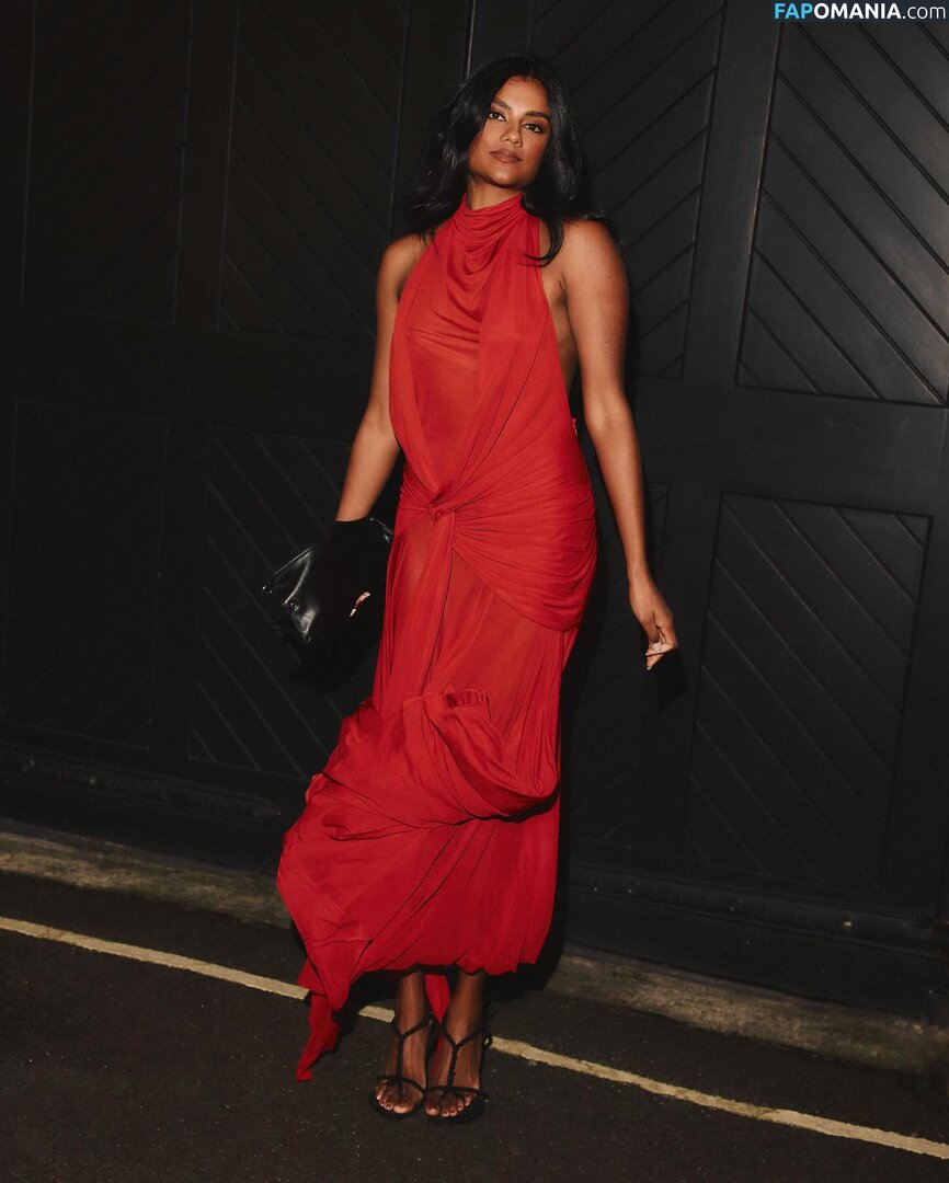 Simone Ashley / simoneashley ヌード OnlyFans  流出写真 #1