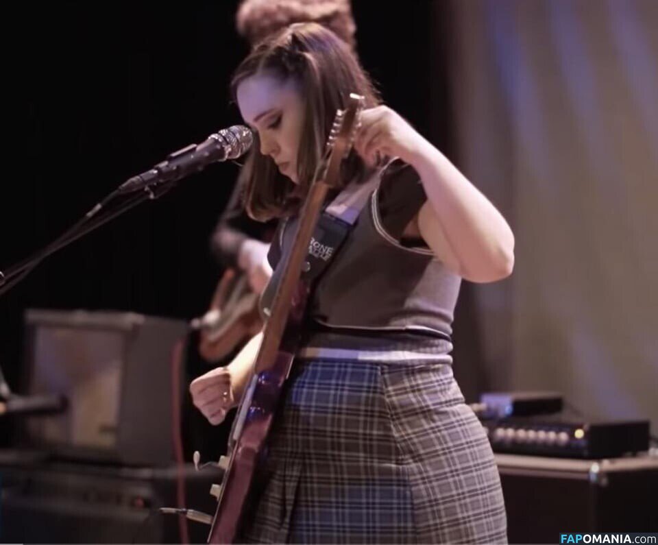 Soccer Mommy / Sophia Allison / soccermommyband ヌード OnlyFans  流出写真 #3