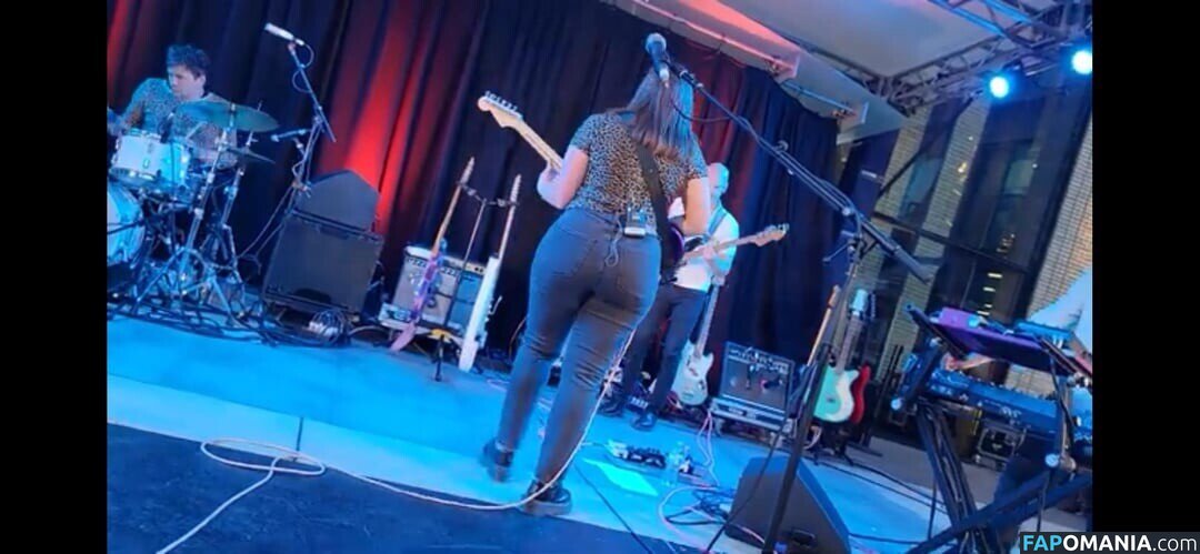Soccer Mommy / Sophia Allison / soccermommyband ヌード OnlyFans  流出写真 #6