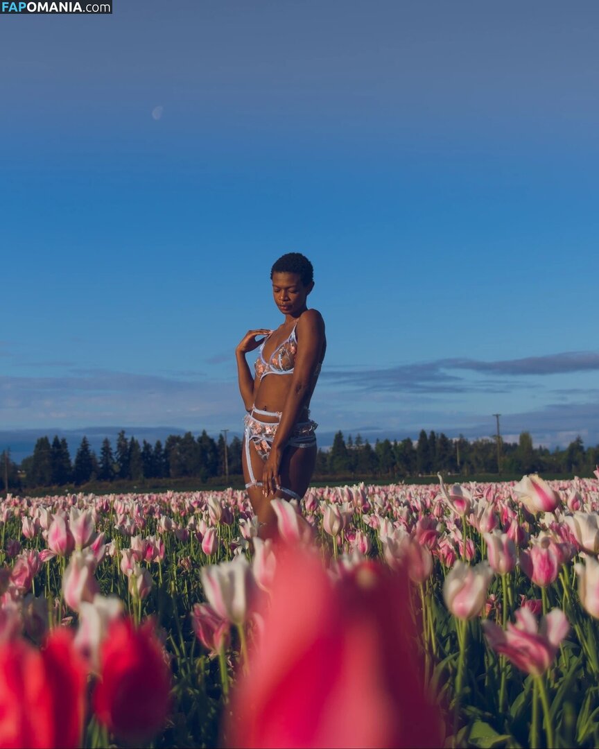 Autumn / autumn.busayo / autumnbusayo / sveltegoddess ヌード OnlyFans  流出写真 #5