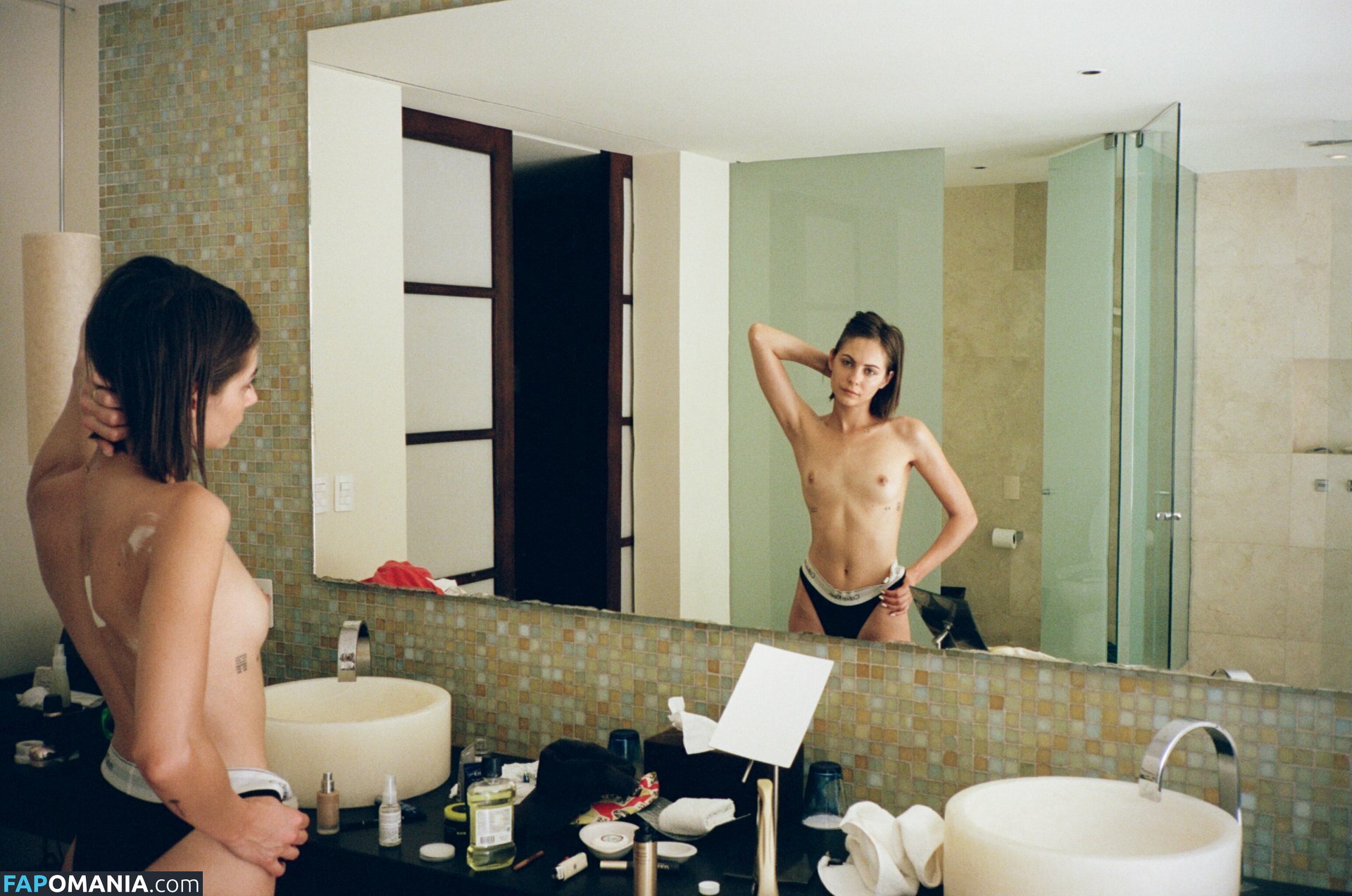 Willa Holland / willaholland ヌード OnlyFans  流出写真 #1